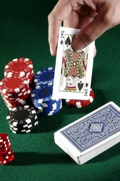Round settlement screen showing hand ranking and payout on km777.bet apk Ceme
